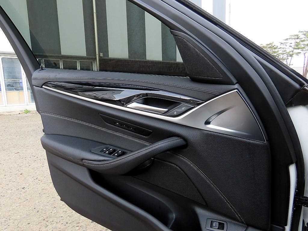 BMW 5시리즈 5시리즈 (G30) 520i 럭셔리 이미지 12