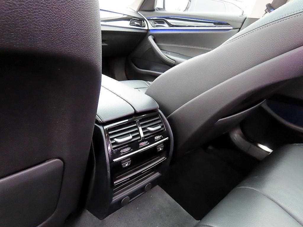BMW 5시리즈 5시리즈 (G30) 520i 럭셔리 이미지 16