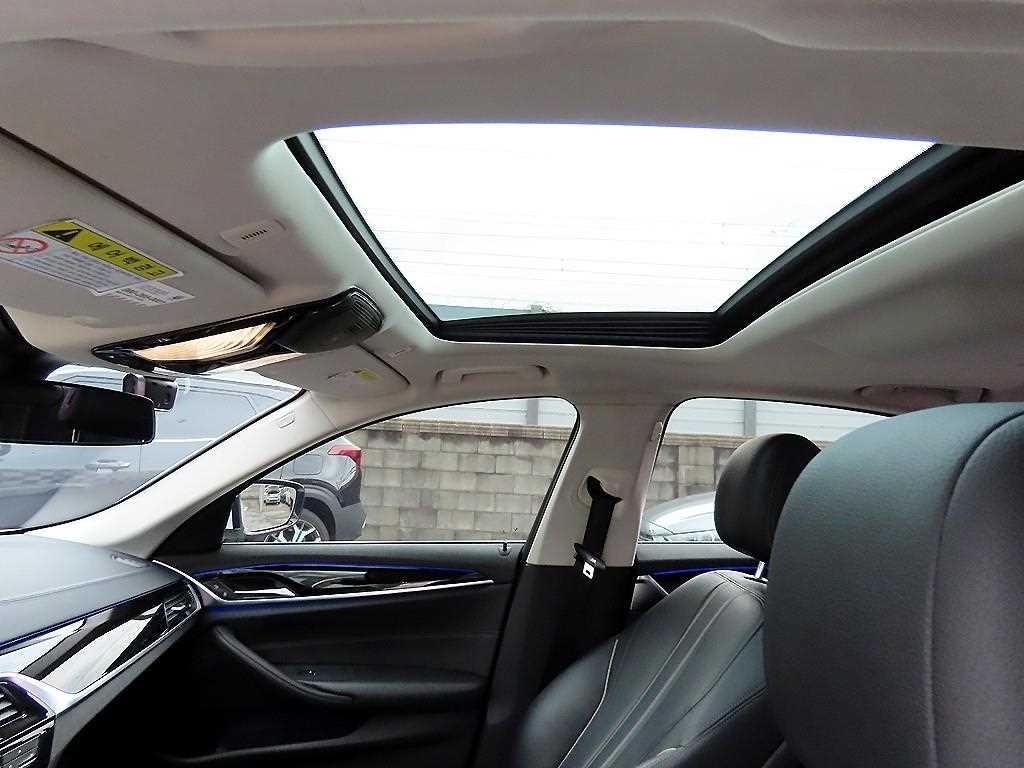 BMW 5시리즈 5시리즈 (G30) 520i 럭셔리 이미지 17