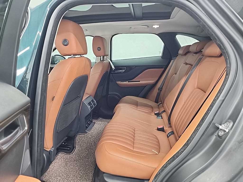재규어 F-PACE 20d 포트폴리오 이미지 13