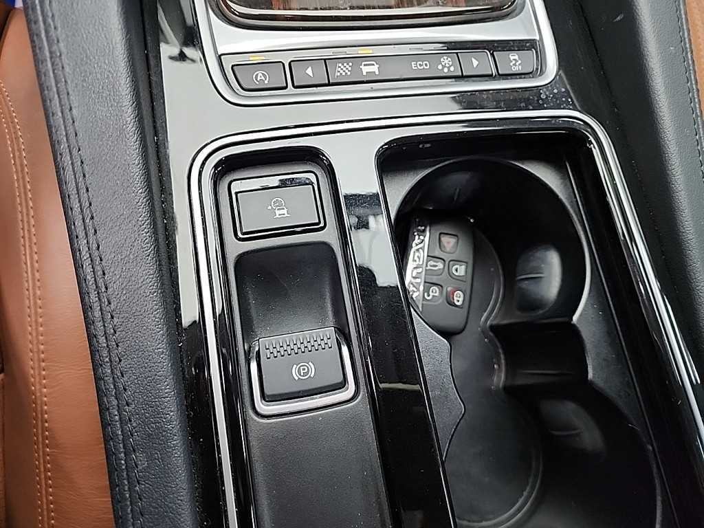 재규어 F-PACE 20d 포트폴리오 이미지 17
