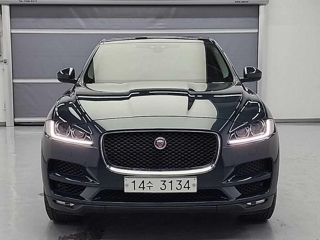 재규어 F-PACE 20d 포트폴리오 이미지 3