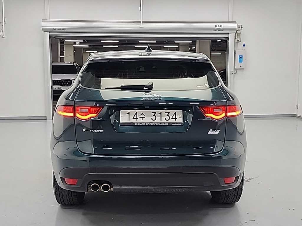 재규어 F-PACE 20d 포트폴리오 이미지 4