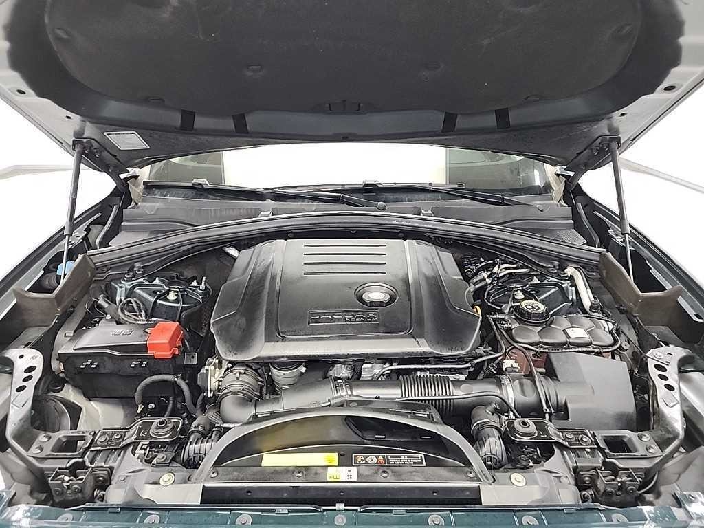 재규어 F-PACE 20d 포트폴리오 이미지 6
