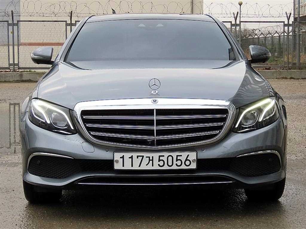 벤츠 E 클래스 E-클래스 W213 E300e 익스클루시브 이미지 1