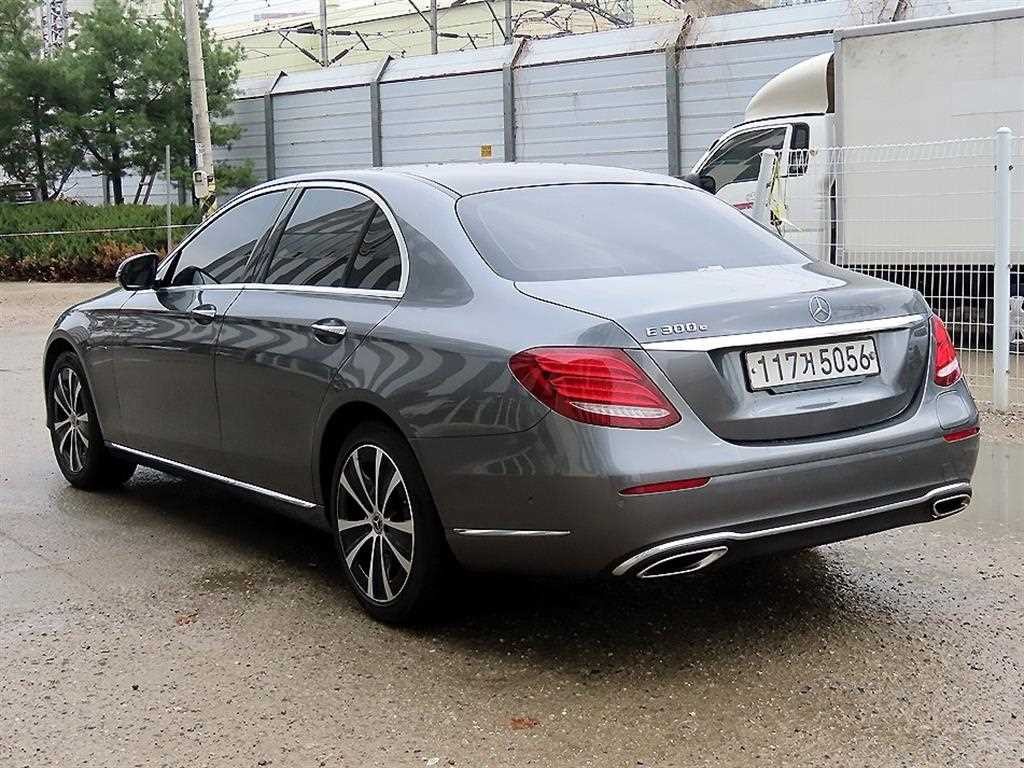 벤츠 E 클래스 E-클래스 W213 E300e 익스클루시브 이미지 3