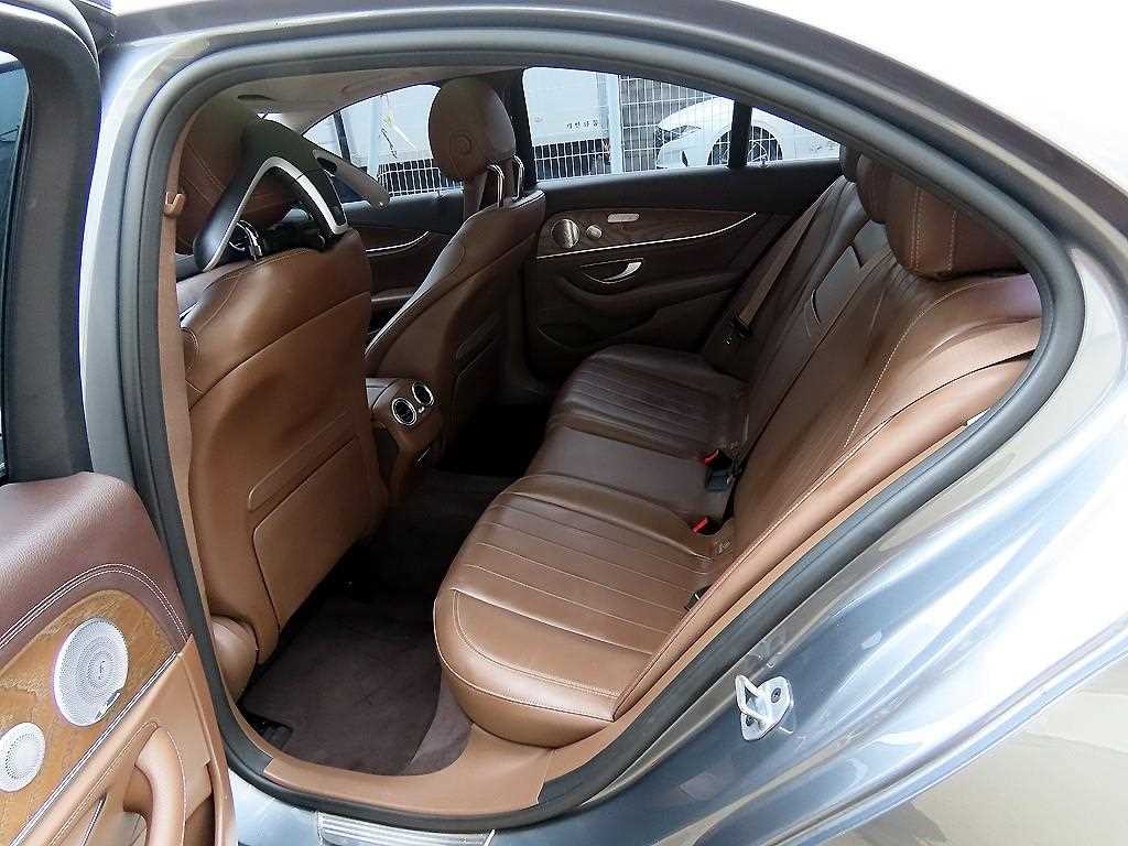 벤츠 E 클래스 E-클래스 W213 E300e 익스클루시브 이미지 6