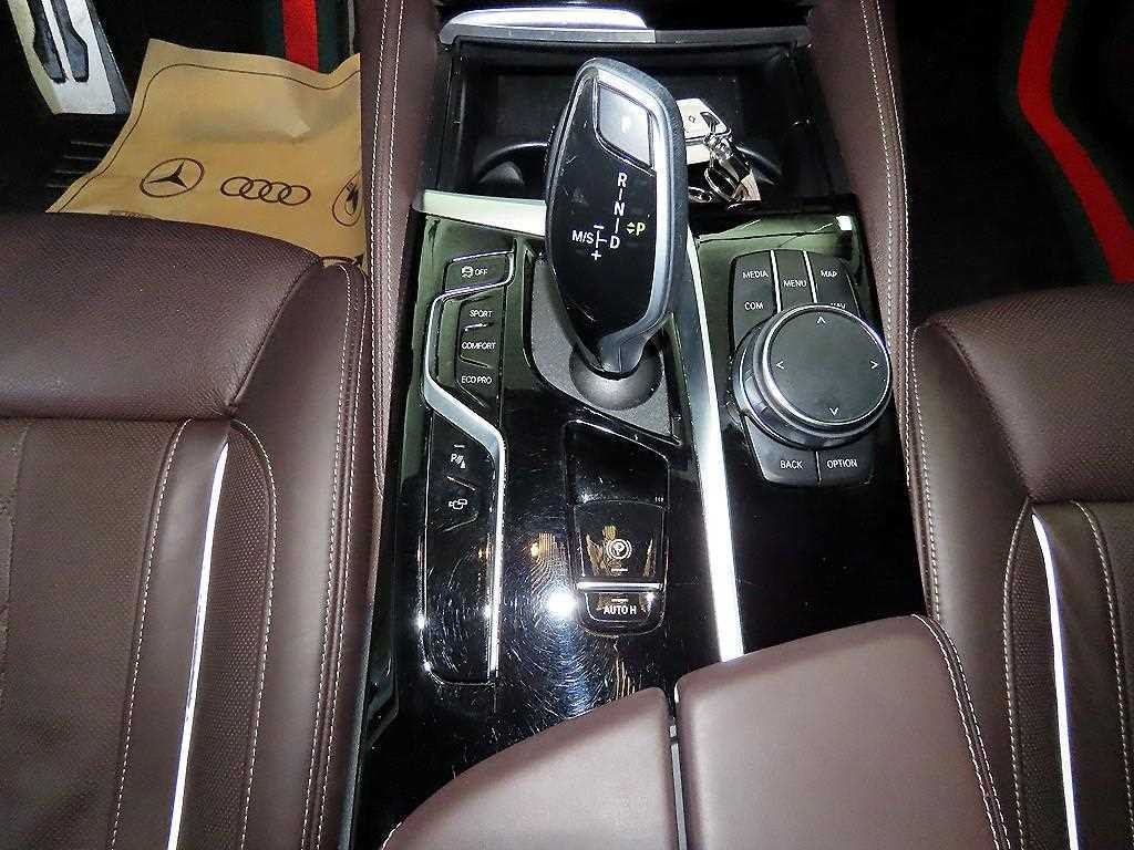 BMW 5시리즈 5시리즈 (G30) 530i xDrive M 스포츠 이미지 12