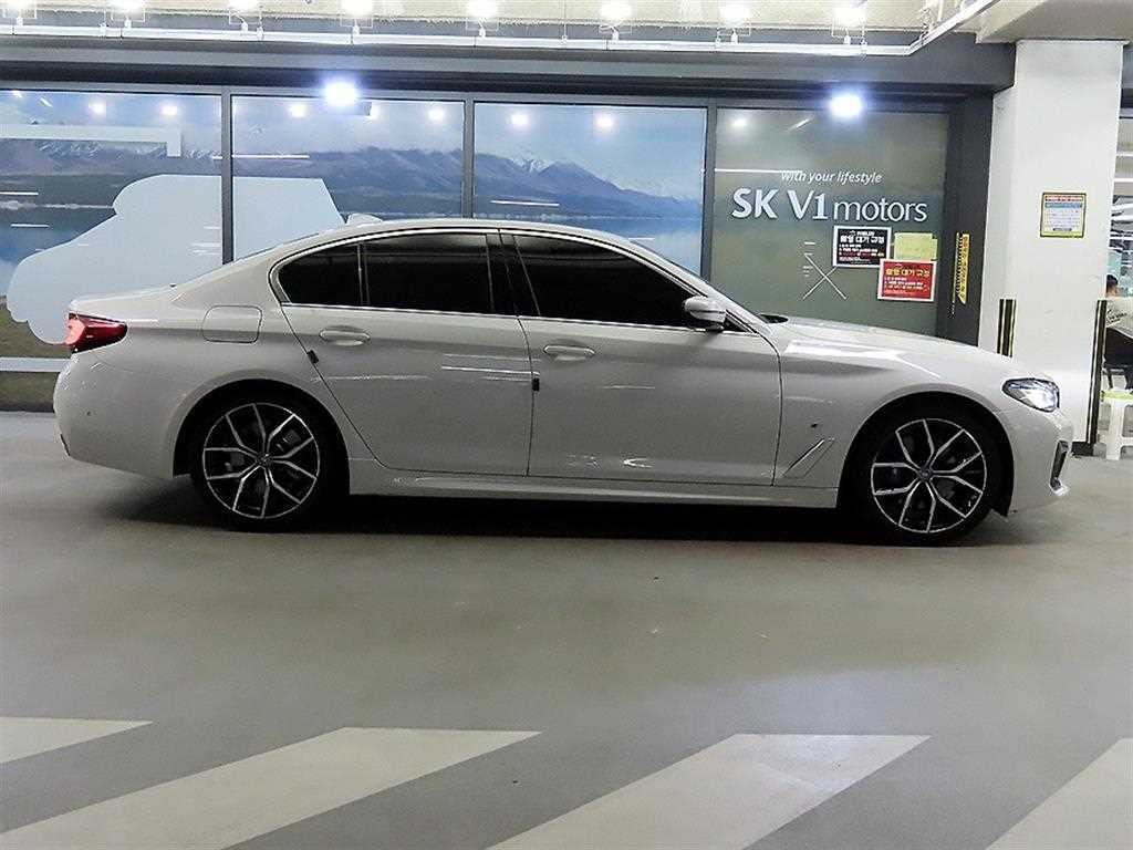 BMW 5시리즈 5시리즈 (G30) 530i xDrive M 스포츠 이미지 3