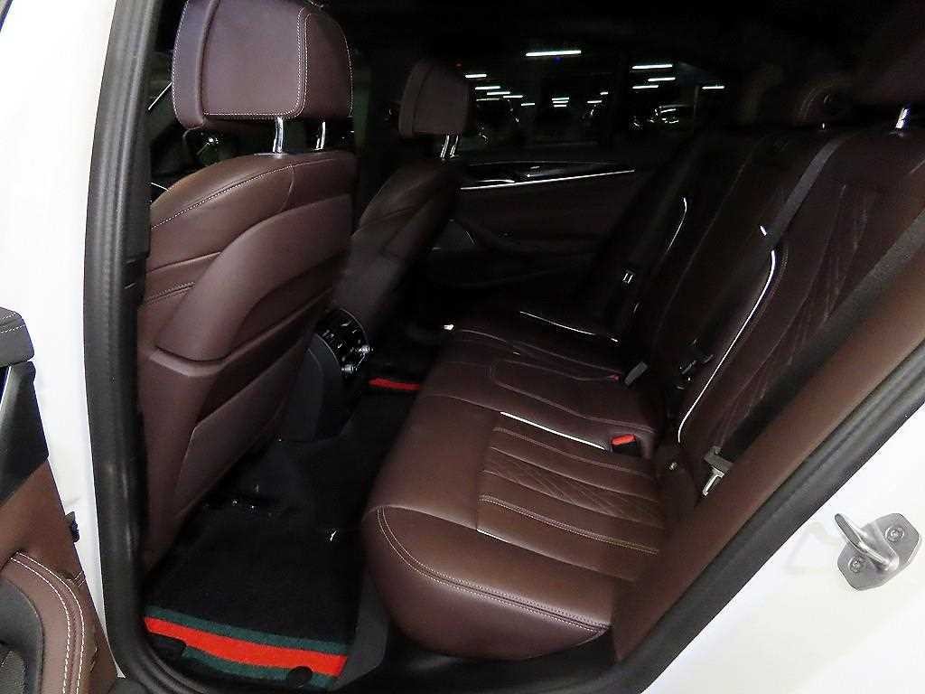 BMW 5시리즈 5시리즈 (G30) 530i xDrive M 스포츠 이미지 7