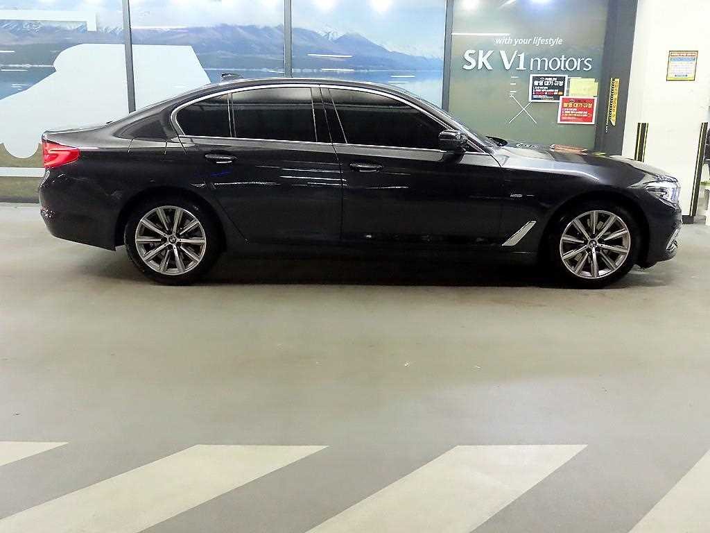 BMW 5시리즈 5시리즈 (G30) 520i 럭셔리 이미지 3