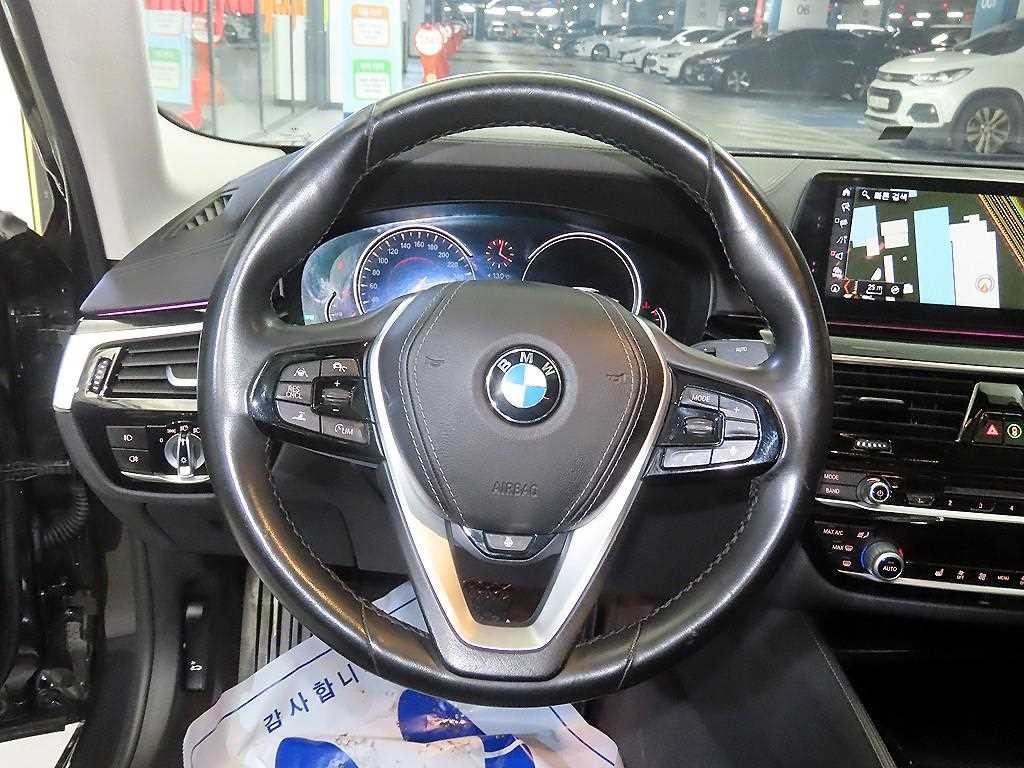 BMW 5시리즈 5시리즈 (G30) 520i 럭셔리 이미지 8