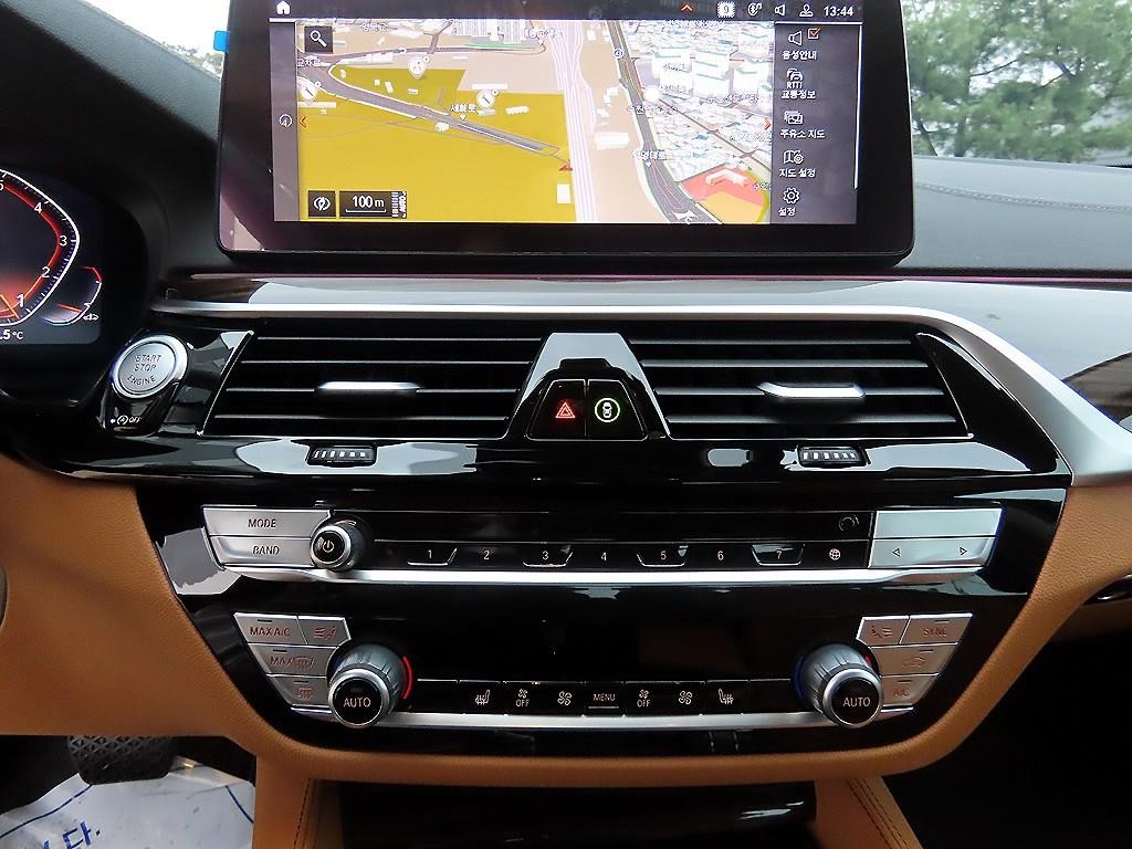 BMW 5시리즈 5시리즈 (G30) 520i 럭셔리 이미지 13