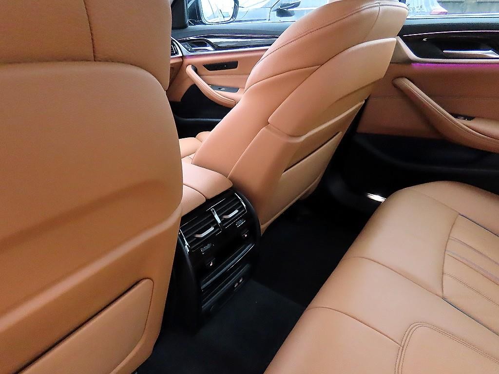 BMW 5시리즈 5시리즈 (G30) 520i 럭셔리 이미지 16
