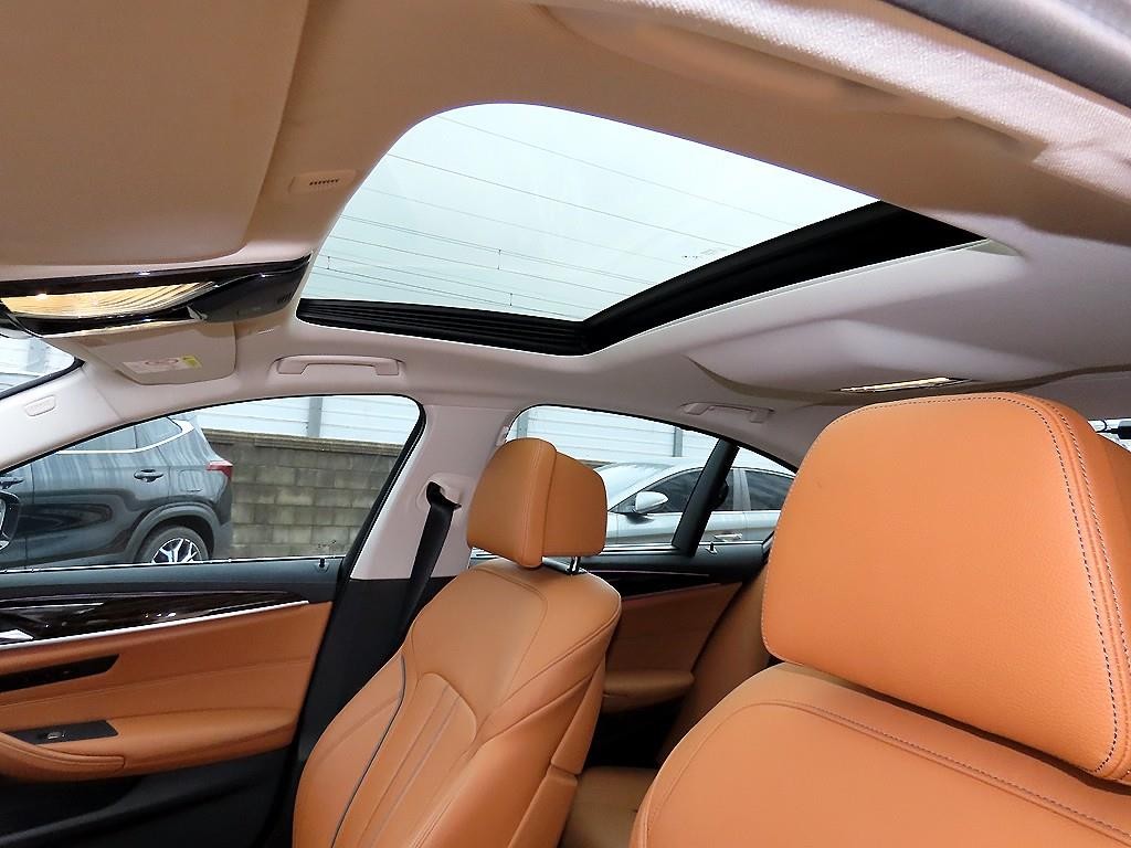 BMW 5시리즈 5시리즈 (G30) 520i 럭셔리 이미지 17