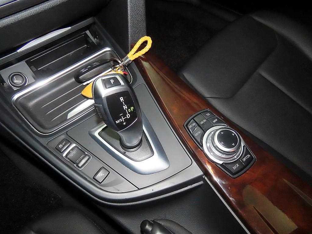 BMW 3시리즈 3시리즈 (F30) 320d 이미지 12