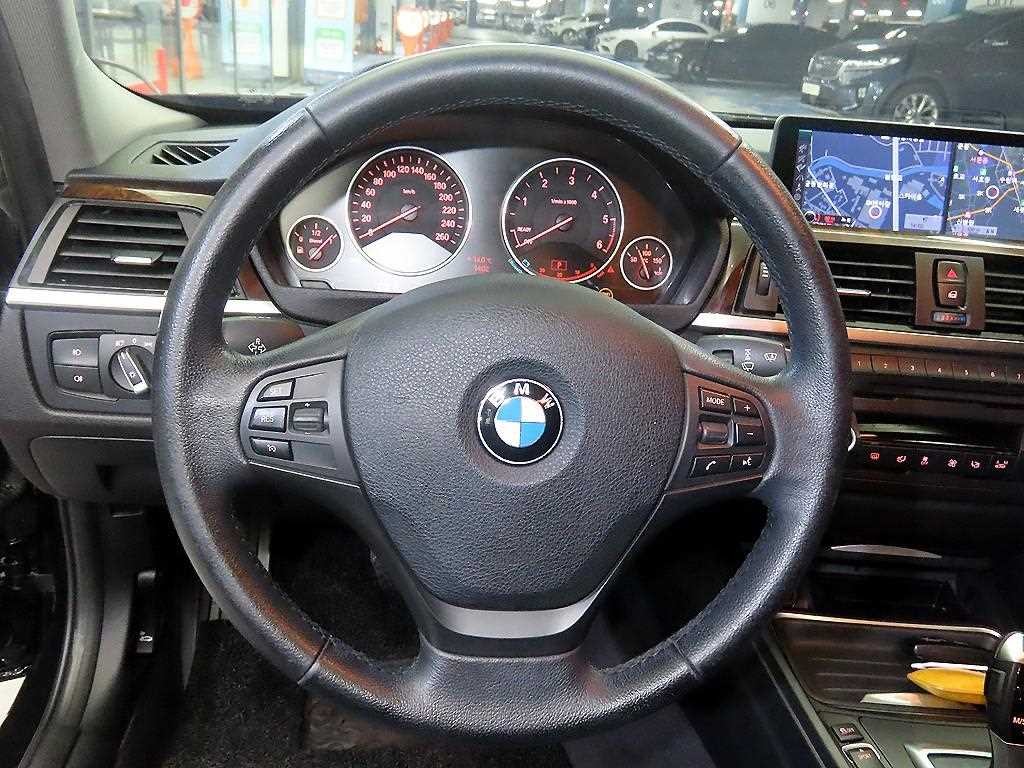 BMW 3시리즈 3시리즈 (F30) 320d 이미지 8