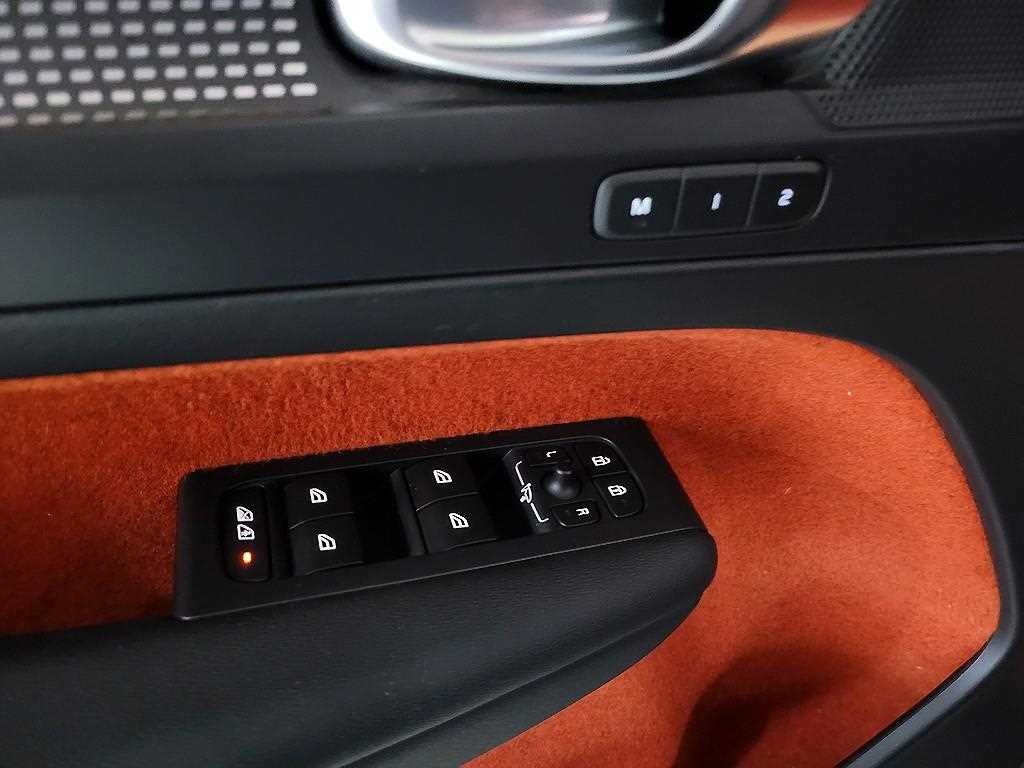 볼보 XC40 T4 4WD R-디자인 이미지 12