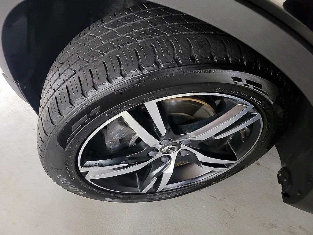 볼보 XC40 T4 4WD R-디자인 이미지 20