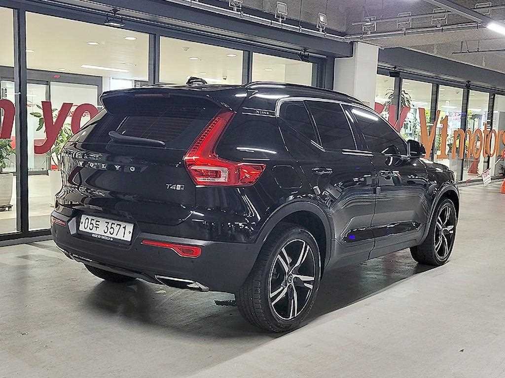 볼보 XC40 T4 4WD R-디자인 이미지 4