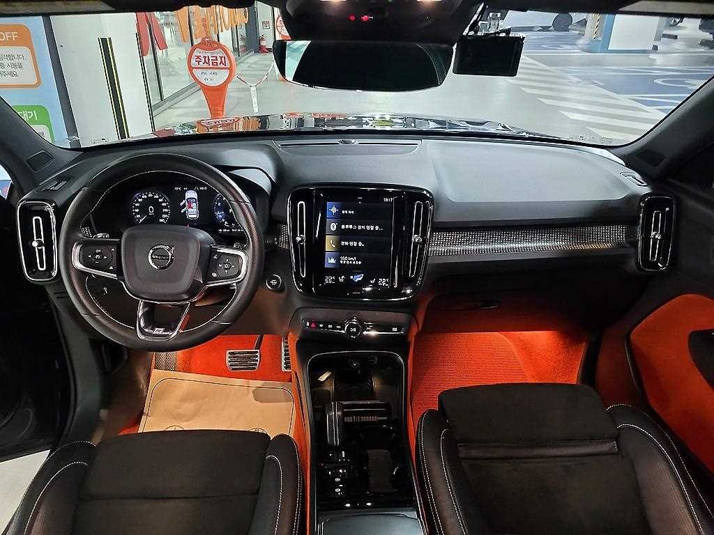 볼보 XC40 T4 4WD R-디자인 이미지 6