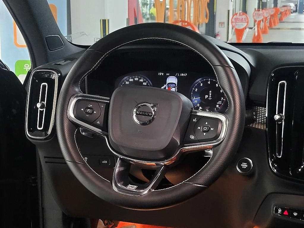 볼보 XC40 T4 4WD R-디자인 이미지 9