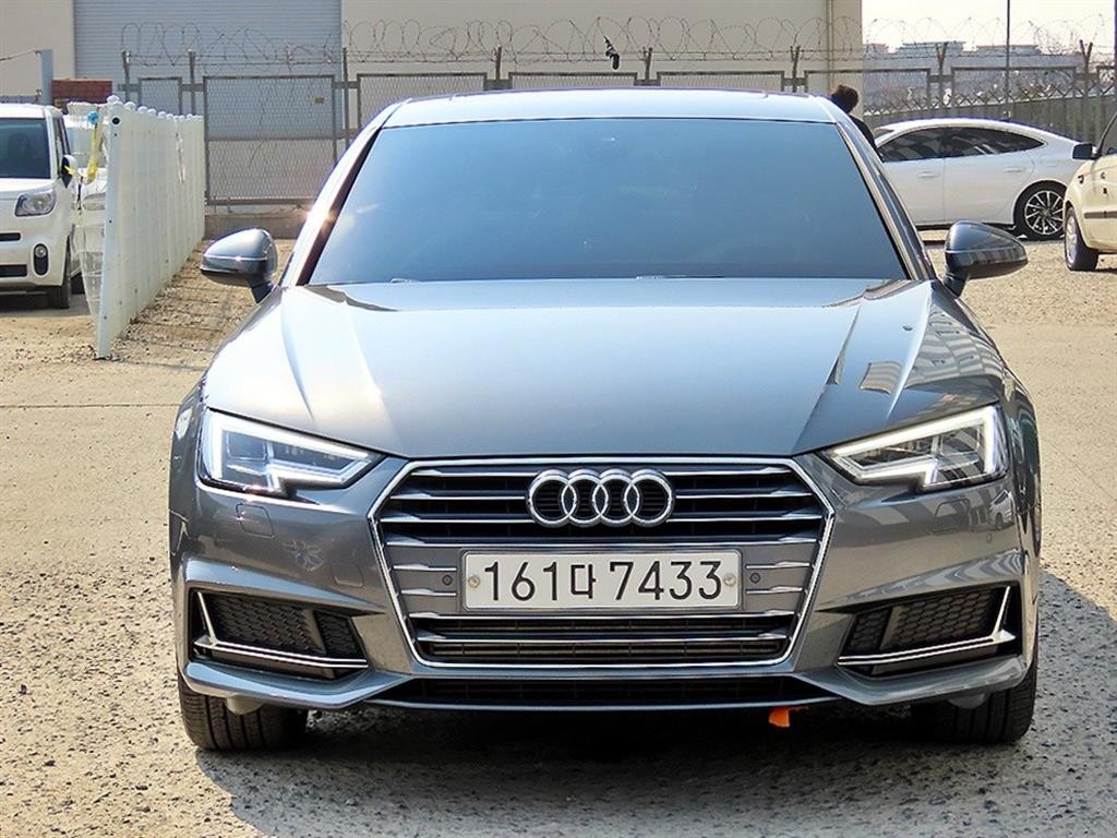 아우디 A4 A4 (B9) 40 TFSI 프리미엄 이미지 1