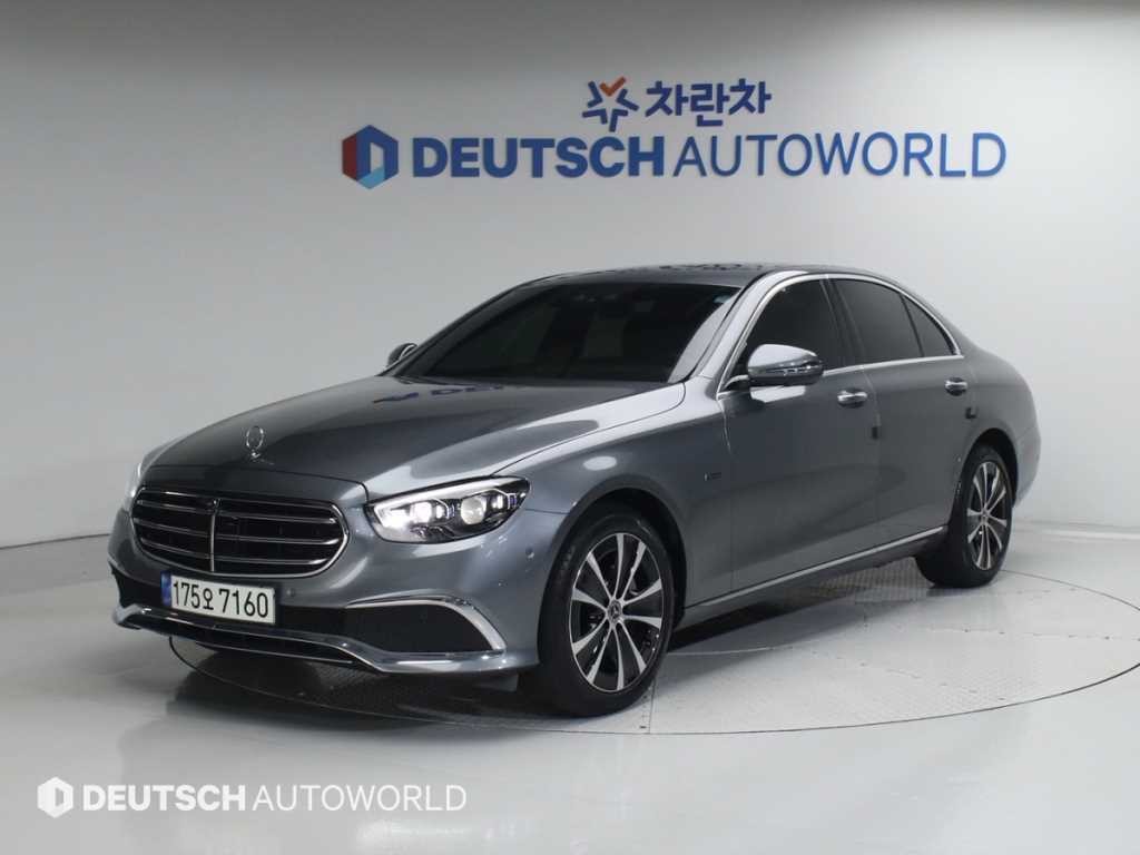 벤츠 E 클래스 E-클래스 W213 E300e 4MATIC 익스클루시브 이미지 1