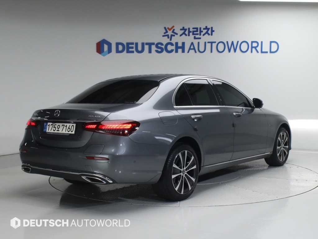 벤츠 E 클래스 E-클래스 W213 E300e 4MATIC 익스클루시브 이미지 2