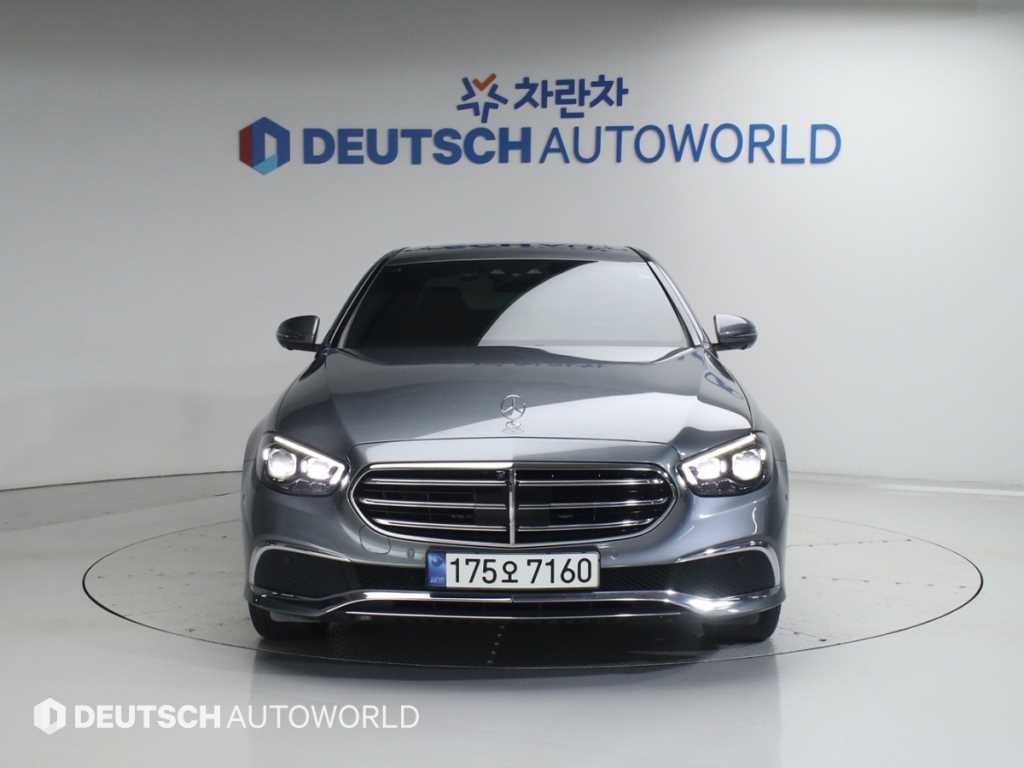 벤츠 E 클래스 E-클래스 W213 E300e 4MATIC 익스클루시브 이미지 3