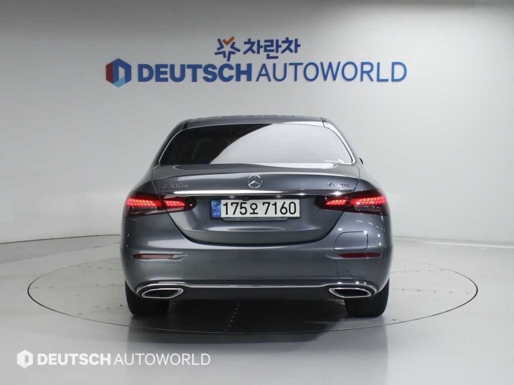 벤츠 E 클래스 E-클래스 W213 E300e 4MATIC 익스클루시브 이미지 4