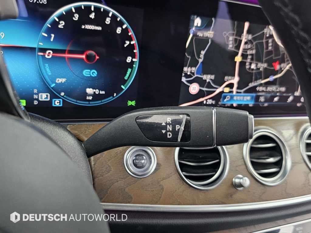 벤츠 E 클래스 E-클래스 W213 E300e 4MATIC 익스클루시브 이미지 9