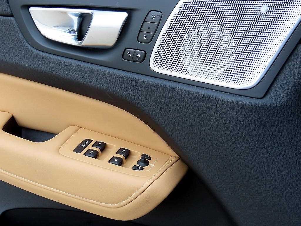 볼보 XC60 XC60(2세대) B6 AWD 인스크립션 이미지 12