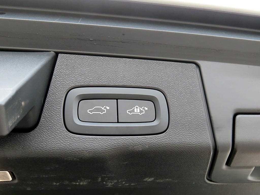 볼보 XC60 XC60(2세대) B6 AWD 인스크립션 이미지 15