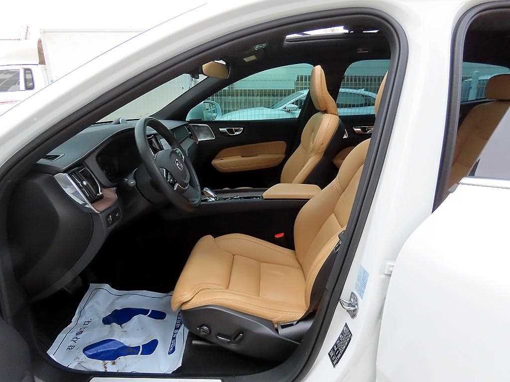 볼보 XC60 XC60(2세대) B6 AWD 인스크립션 이미지 5
