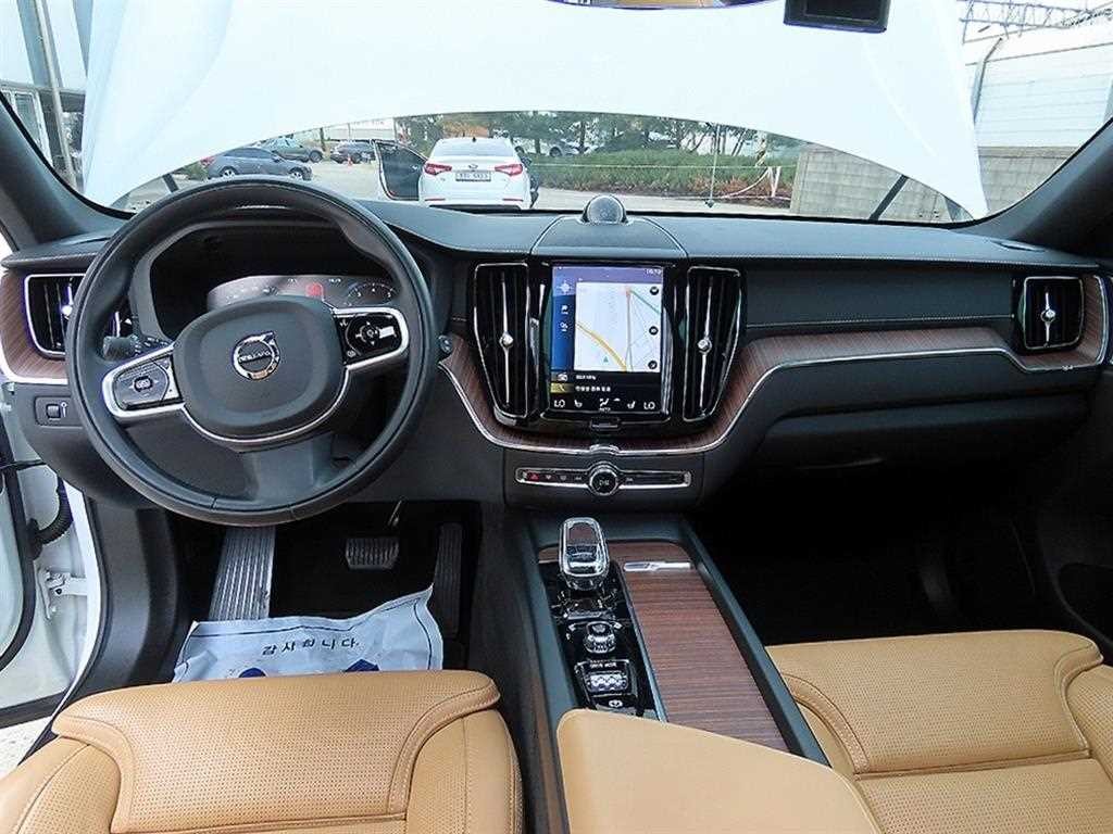 볼보 XC60 XC60(2세대) B6 AWD 인스크립션 이미지 7