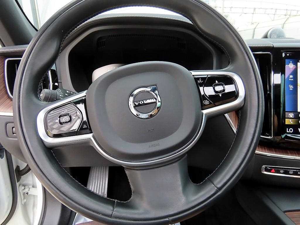 볼보 XC60 XC60(2세대) B6 AWD 인스크립션 이미지 8