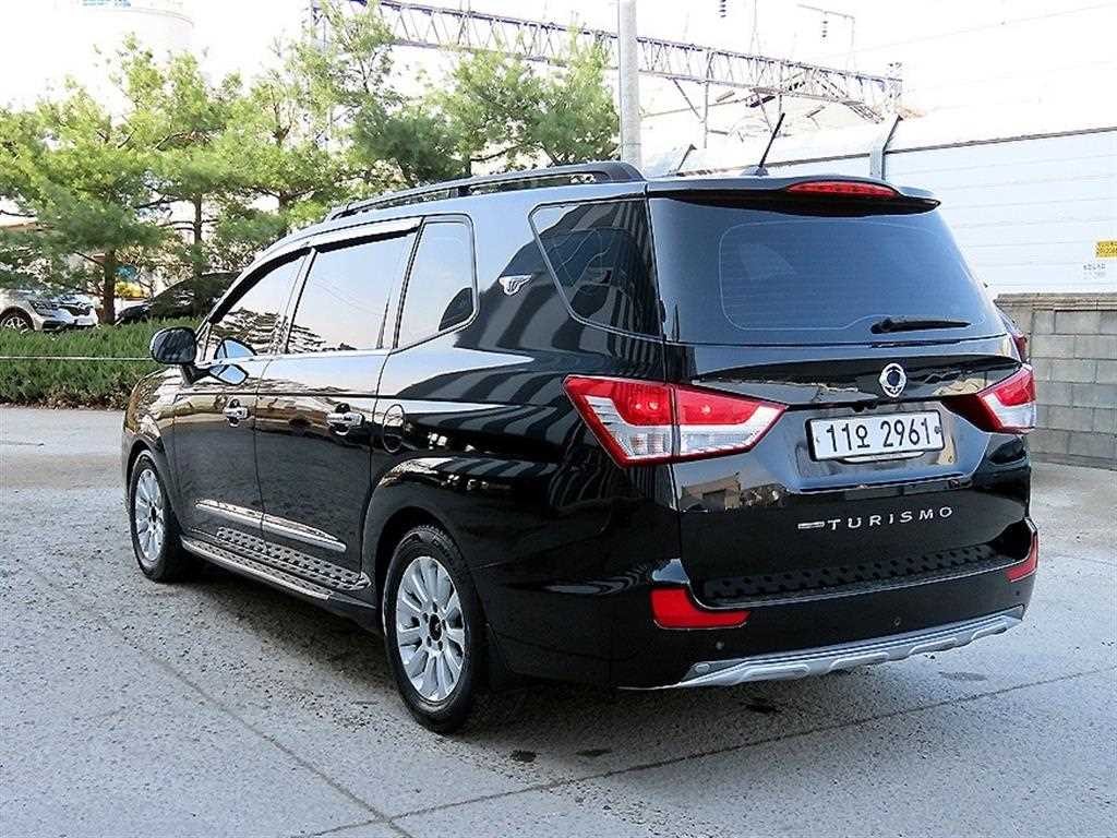 KG모빌리티(쌍용) 코란도 코란도투리스모 2WD GT 9인승 이미지 3
