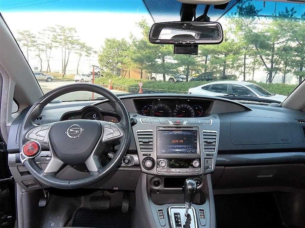 KG모빌리티(쌍용) 코란도 코란도투리스모 2WD GT 9인승 이미지 7