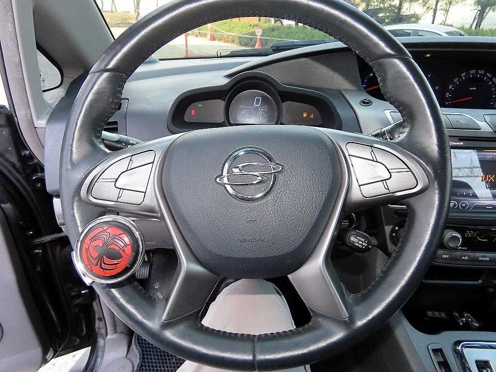 KG모빌리티(쌍용) 코란도 코란도투리스모 2WD GT 9인승 이미지 8