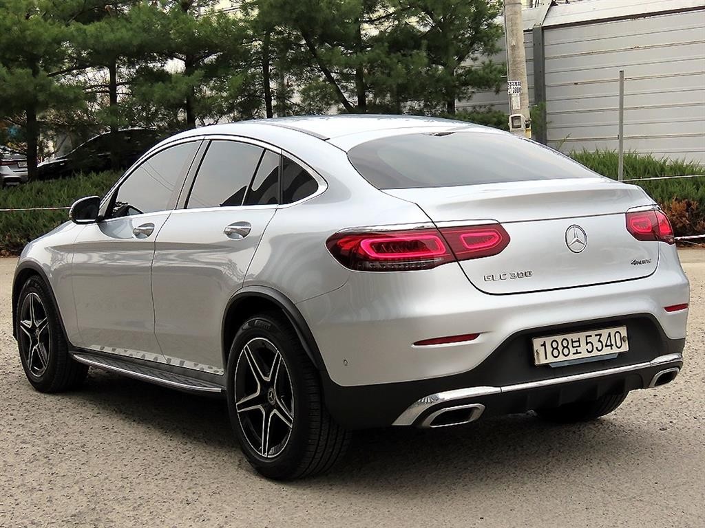 벤츠 GLC 클래스 GLC클래스 X253 GLC 300 4MATIC 쿠페 이미지 3