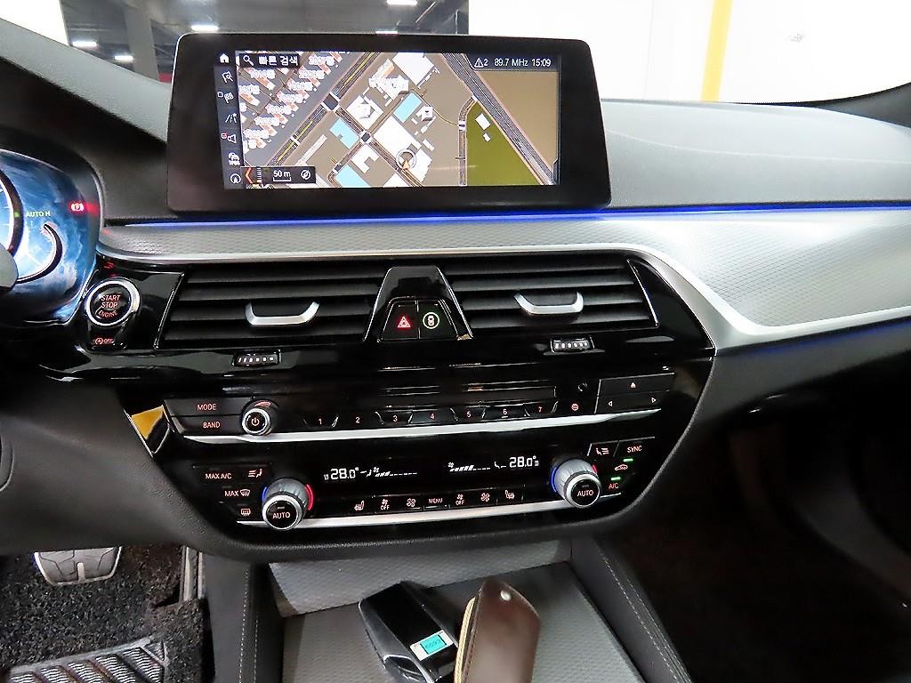 BMW 5시리즈 5시리즈 (G30) 530i M 스포츠 플러스 이미지 13