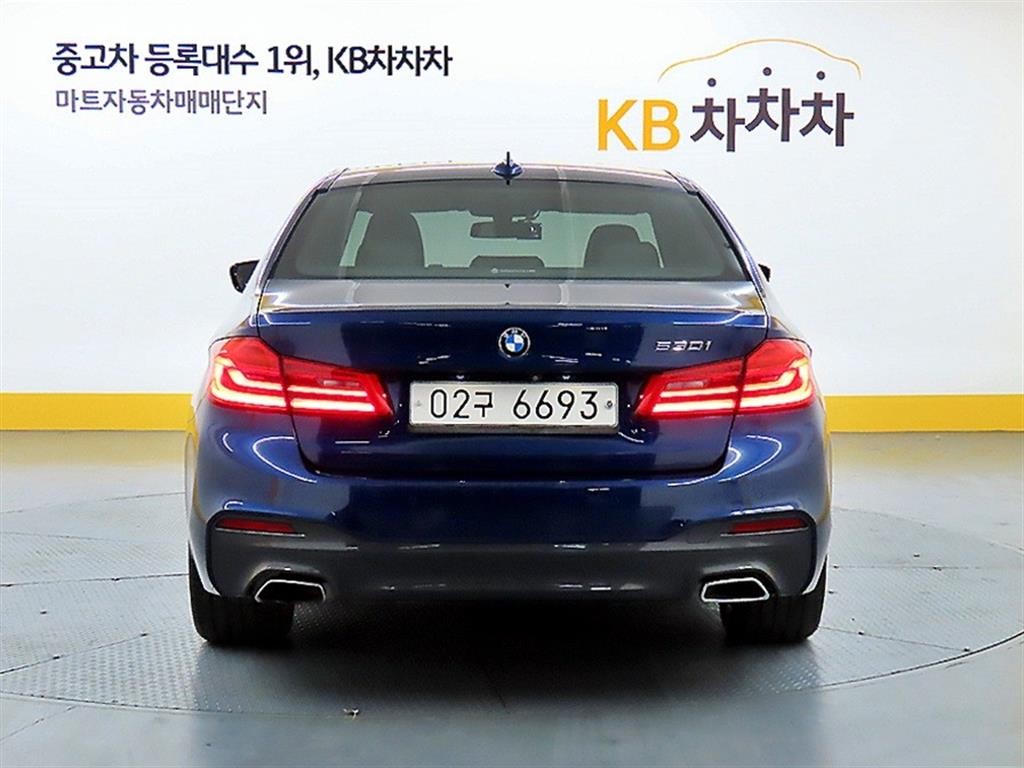 BMW 5시리즈 5시리즈 (G30) 530i M 스포츠 플러스 이미지 3