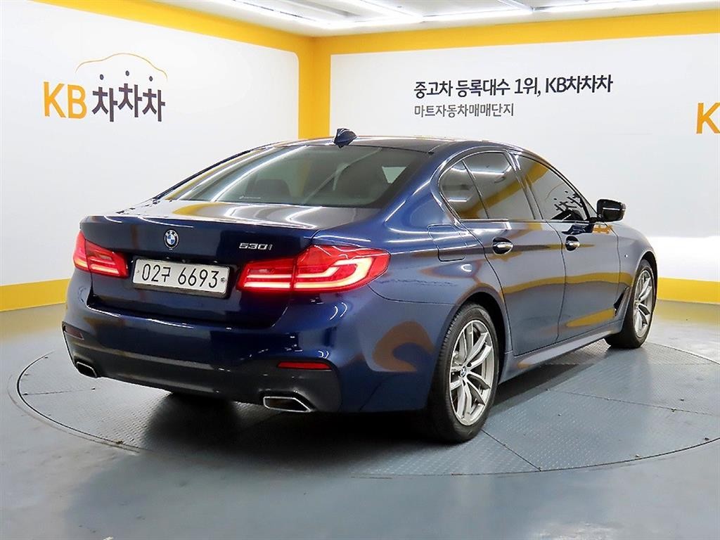 BMW 5시리즈 5시리즈 (G30) 530i M 스포츠 플러스 이미지 4