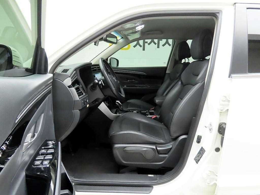KG모빌리티(쌍용) 코란도 뷰티풀코란도 2WD 가솔린 1.5 C5 플러스 이미지 13