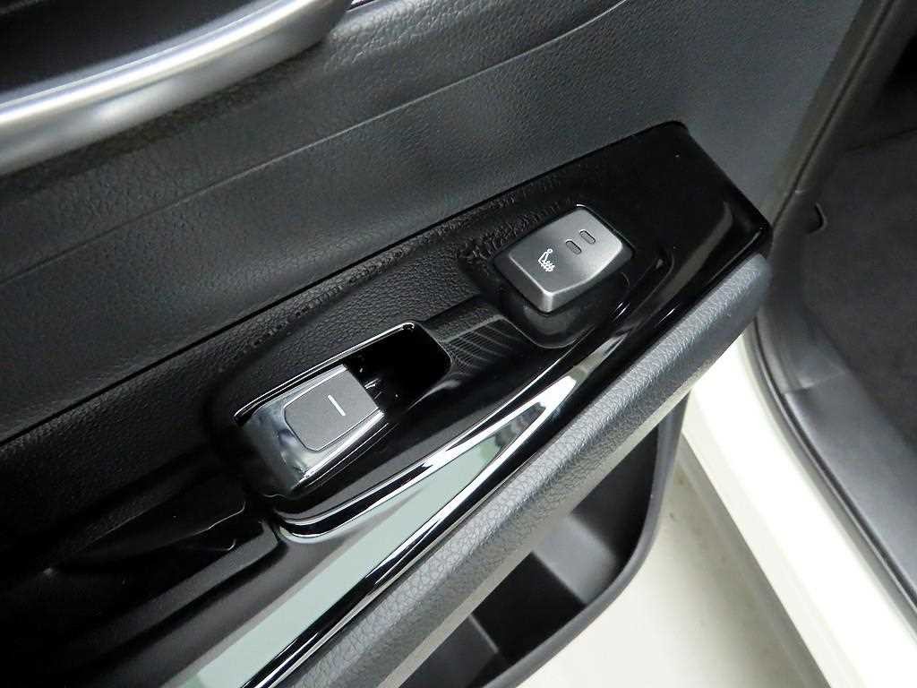 KG모빌리티(쌍용) 코란도 뷰티풀코란도 2WD 가솔린 1.5 C5 플러스 이미지 17
