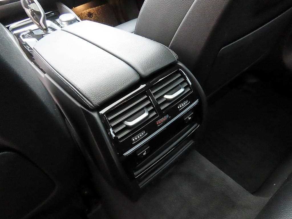 BMW 5시리즈 5시리즈 (G30) 520i 럭셔리 이미지 16