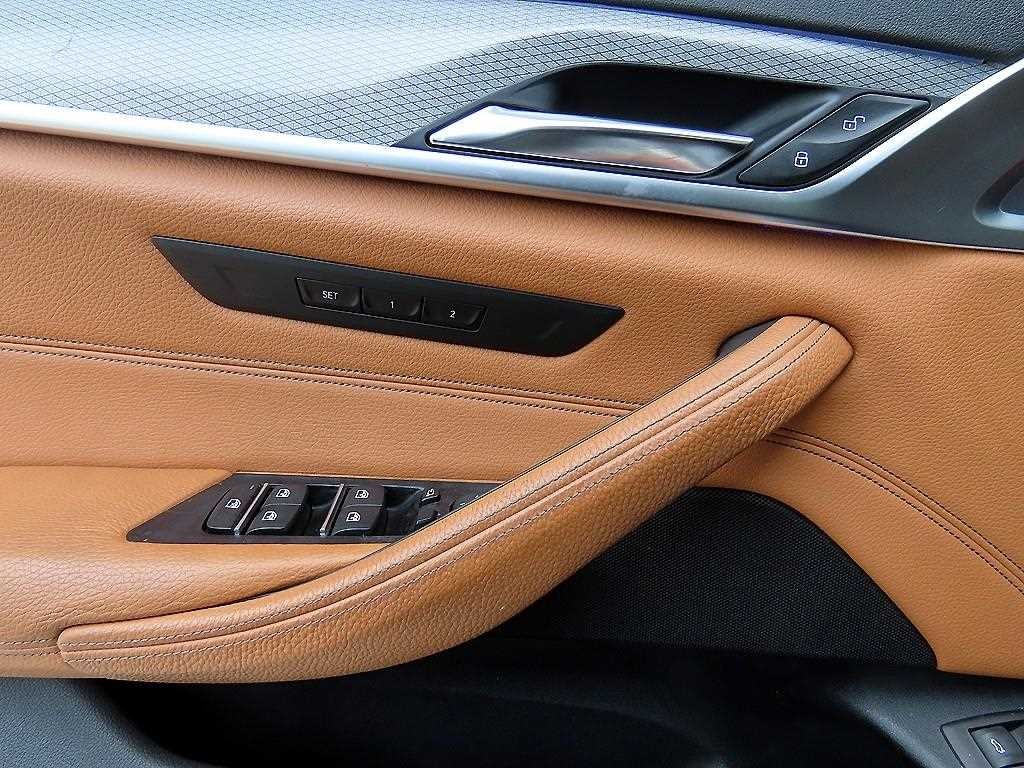 BMW 5시리즈 5시리즈 (G30) 520d M 스포츠 이미지 12