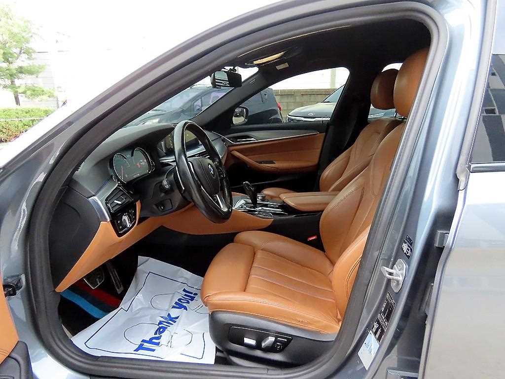 BMW 5시리즈 5시리즈 (G30) 520d M 스포츠 이미지 5