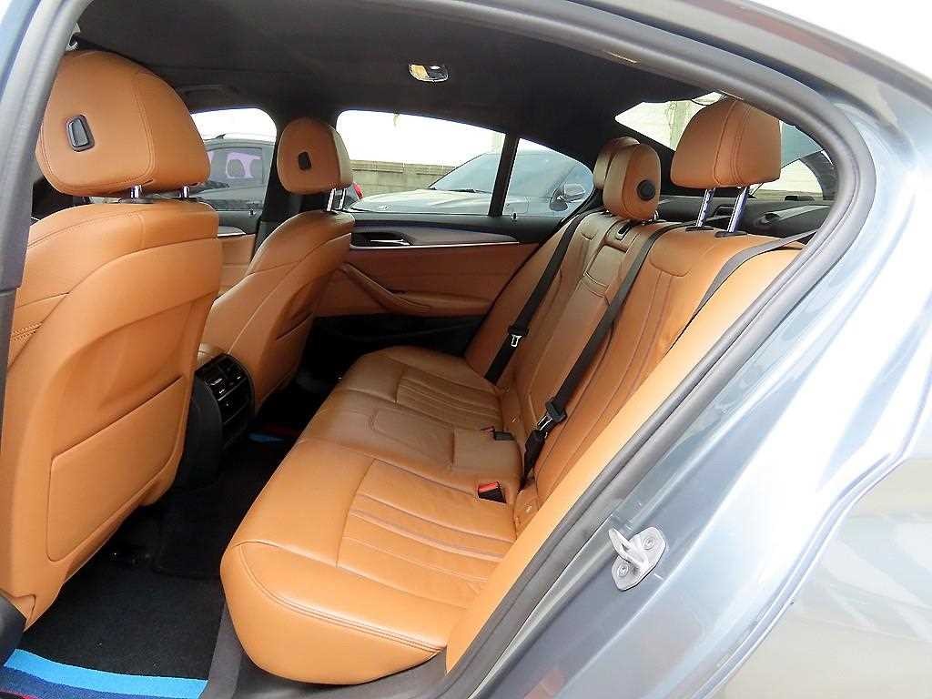 BMW 5시리즈 5시리즈 (G30) 520d M 스포츠 이미지 6